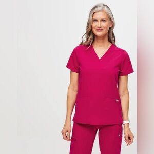 FIGS Casma Three-Pocket Scrub Top in ultra rose sz XS Preowned